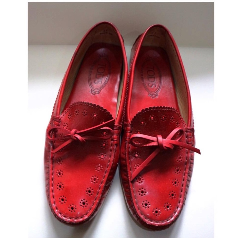 Preowned Tods Red Patent Loafers